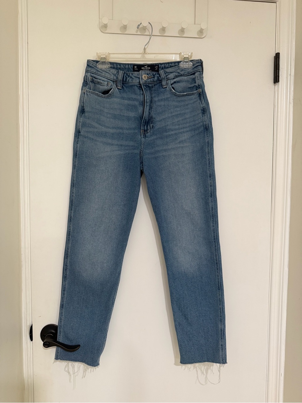 🔥🔥 Hollister Ultra High Rise Mom Jeans - Vintage Stretch size 29x27 🔥🔥